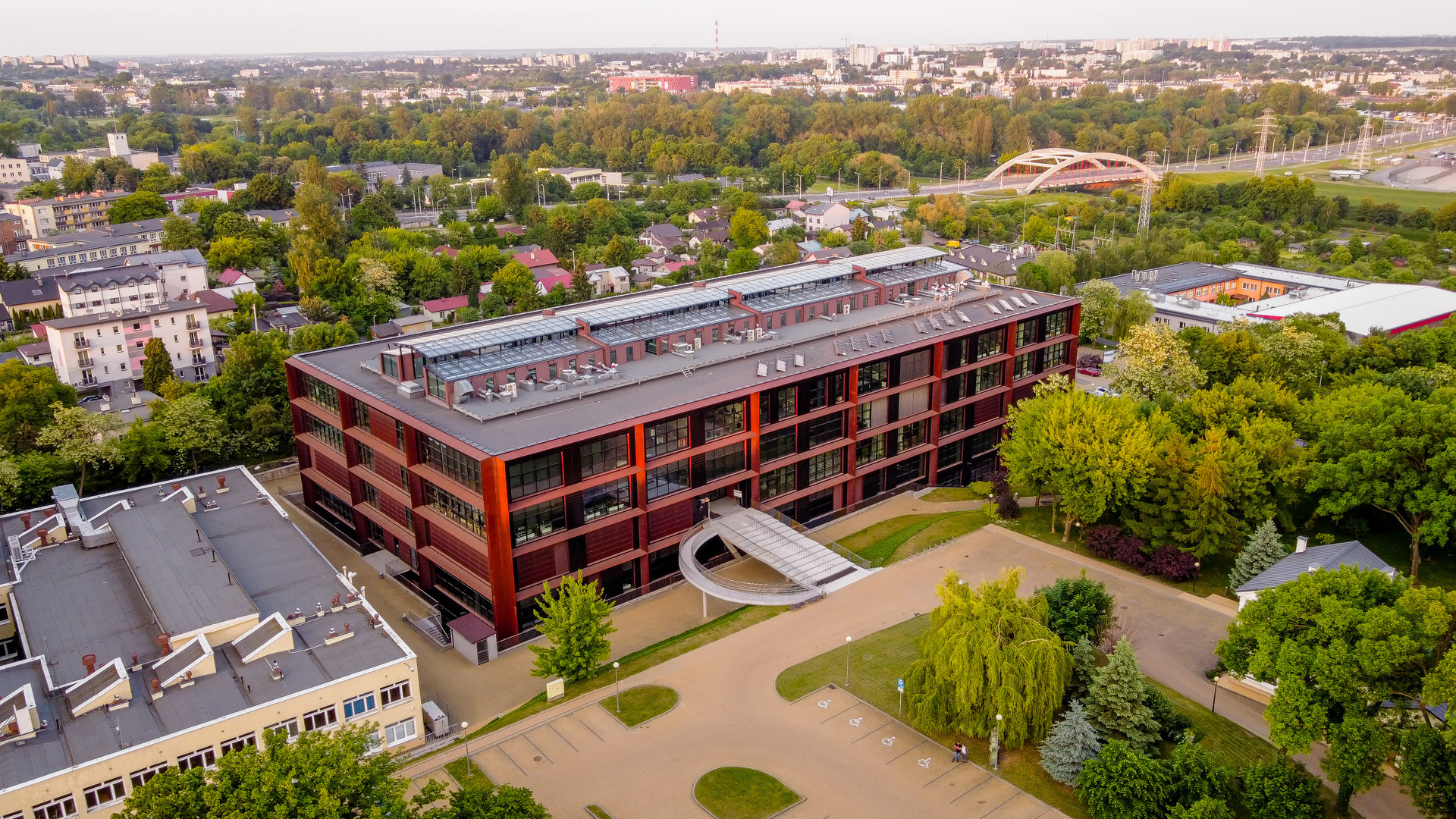 zdjęcie budynku Centrum Innowacji i Zaawansowanych Technologii